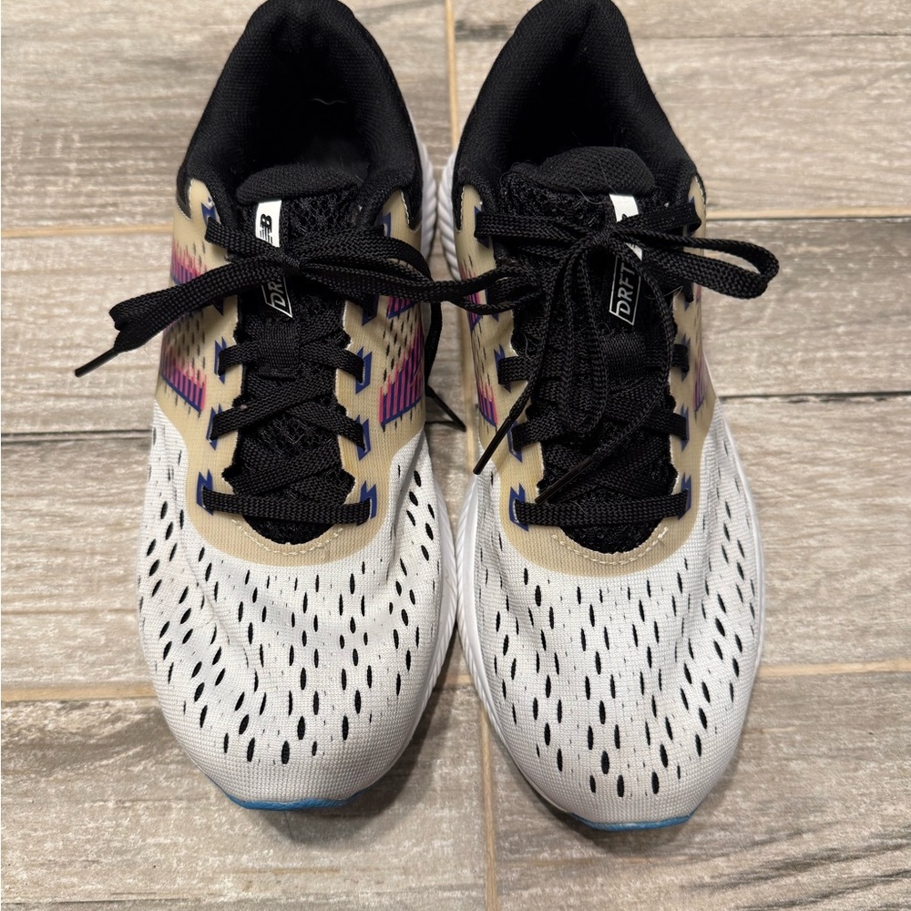 New Balance Drift Running Shoes Women's Size 7 white  Pink Trainers Sneakers